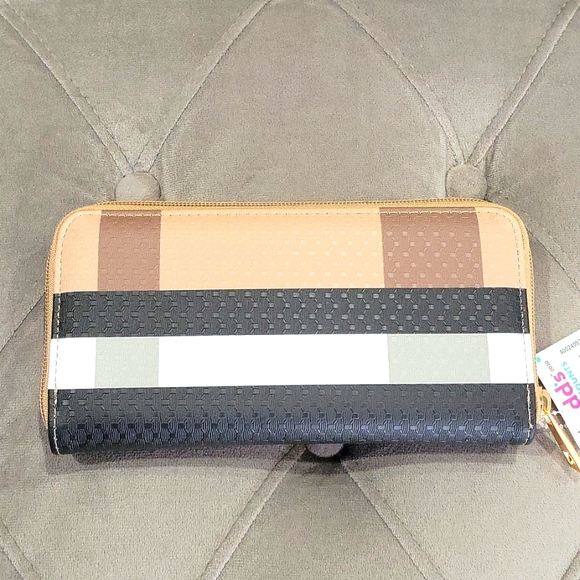 Accessories - Women's wallet, NWT🎊🎉